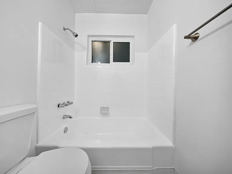 7245-51 Willoughby Ave — Photo 18