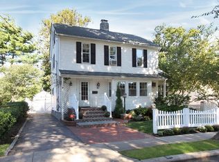 25 Columbia Pl, Merrick, NY 11566