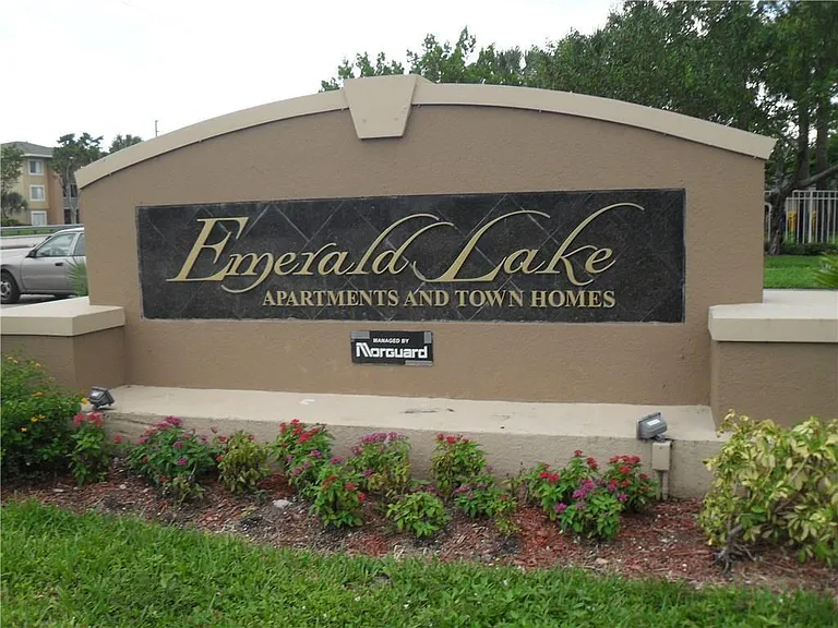 4234 Emerald Vis — Photo 24
