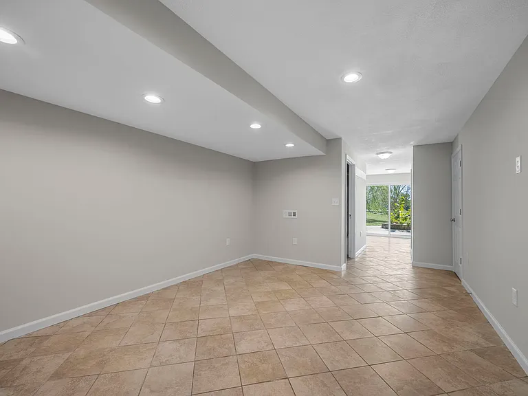 1012 Chesterfield Dr — Photo 29