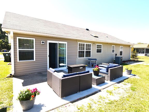 3rd image of 1419 Kelly Place