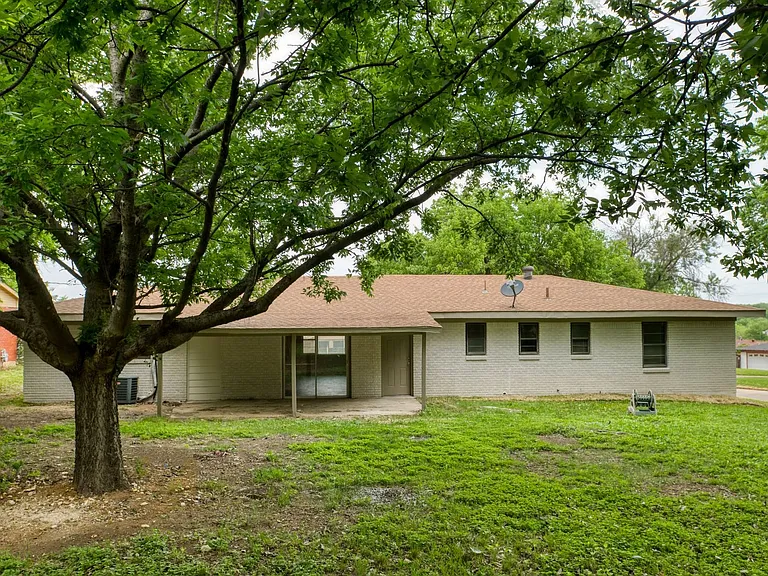 2416 Hillview Dr — Photo 23