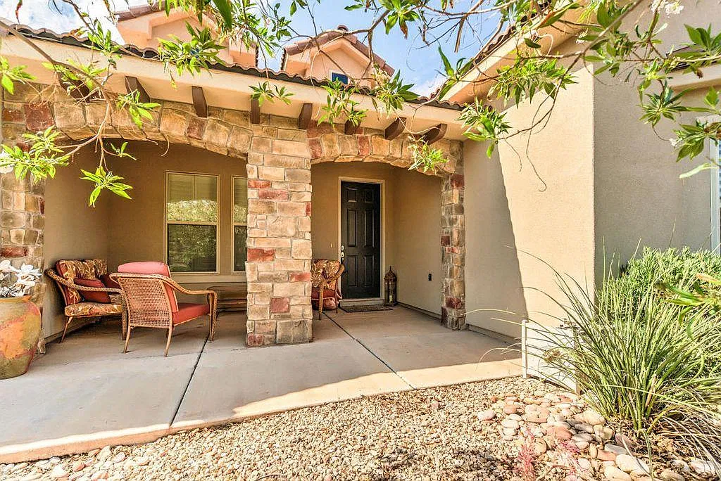 3 bed, 2.5 bath, 1912 sqft, $2,200 — Photo 1