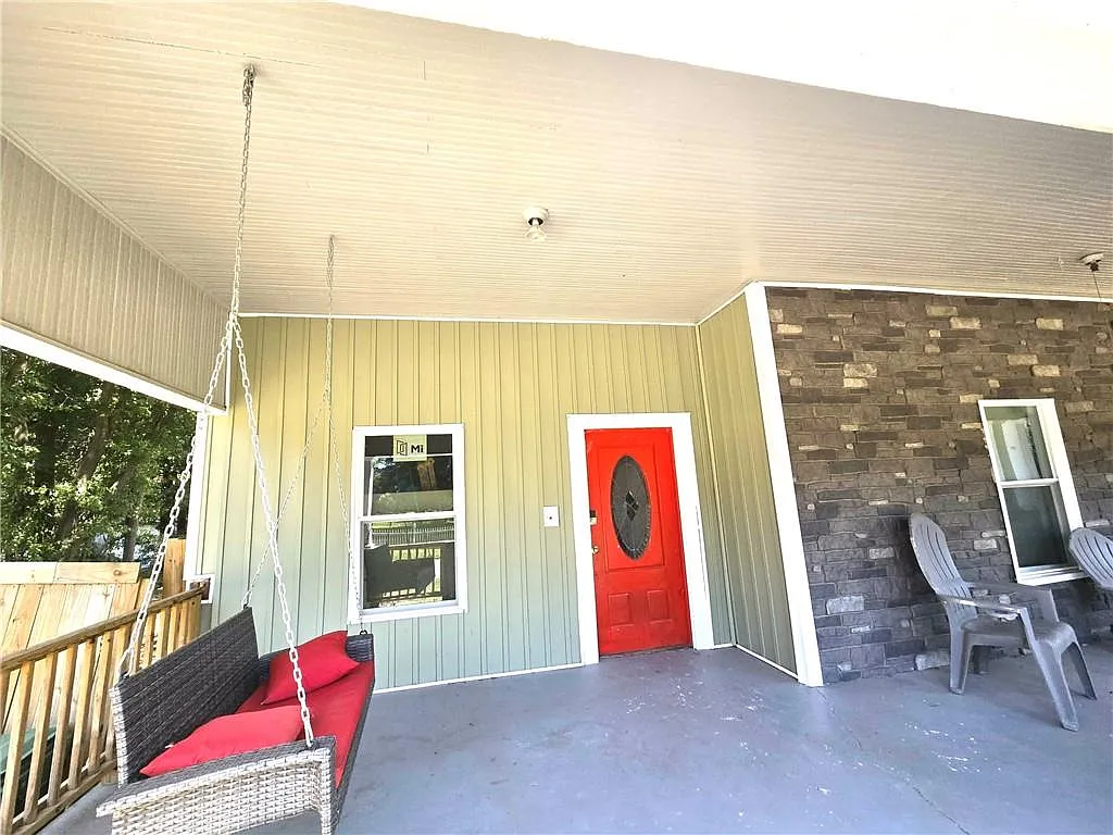 2 bed, 2.0 bath, 1699 sqft, $1,200 — Photo 2