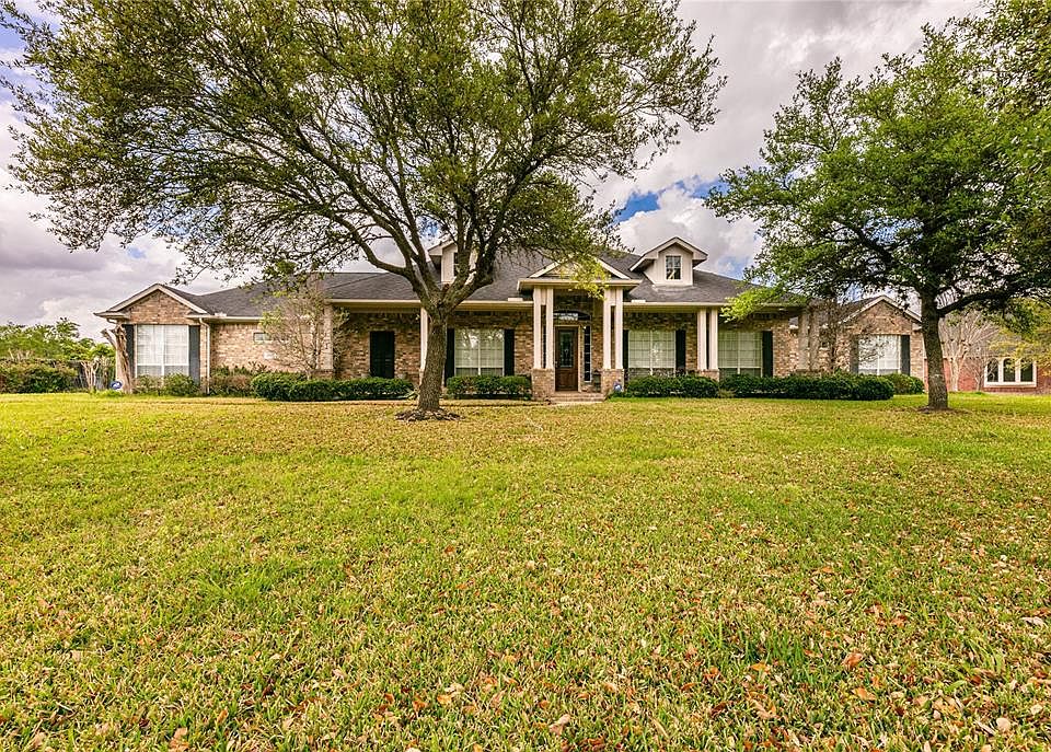 2nd image of 8927 Royal Crest Ln
