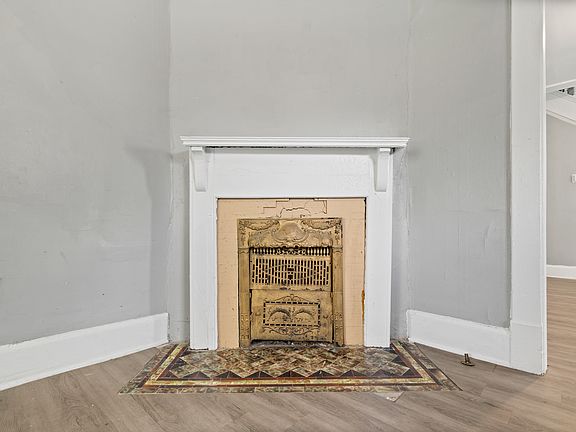 5th image of 3502 N Kenwood Ave