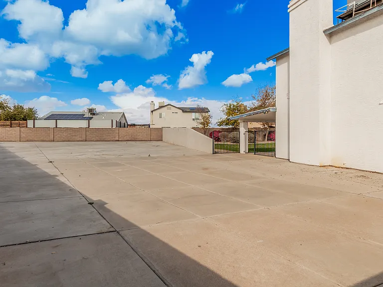 6636 N 90th Dr — Photo 17