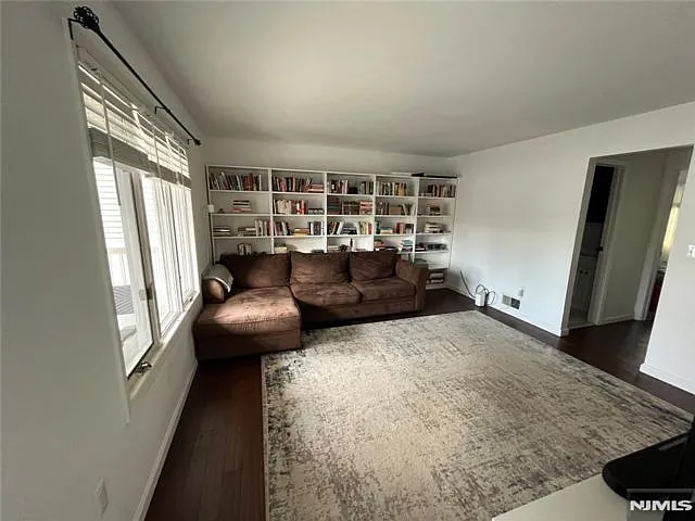92 Mozart St — Photo 3