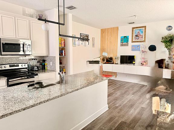 5th image of 611 N F Street