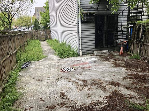 3rd image of 947 E 178th St #A
