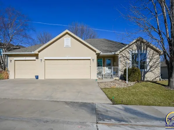 2448 SW Queens Way, Topeka, KS 66614