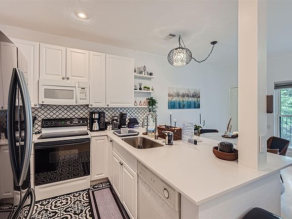 2nd image of 802 S 1st St APT 215