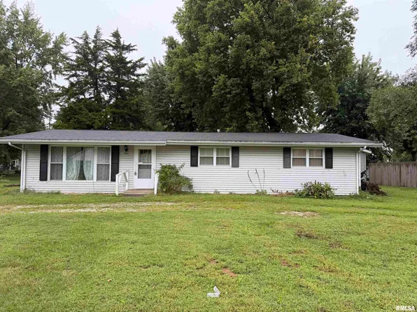 901 Pike St, Oquawka, IL 61469