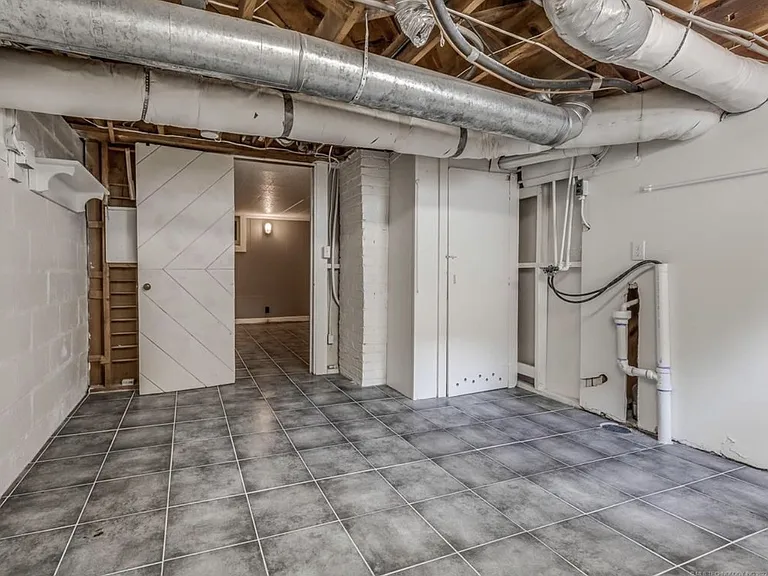 1344 E 20th St S — Photo 13
