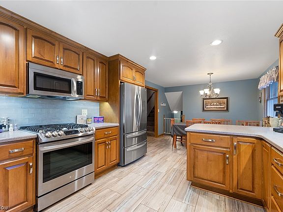 4th image of 358 Kingwood Dr