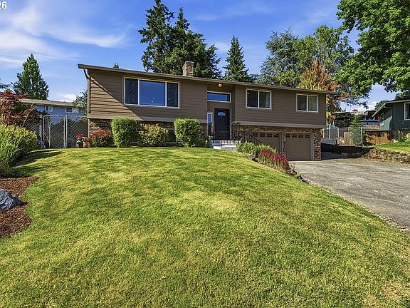 2nd image of 227 NE Paloma Ct