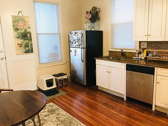 4th image of 2118 W Belmont Ave #1