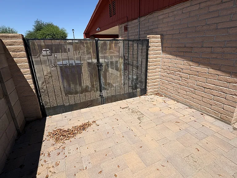 Double side gate