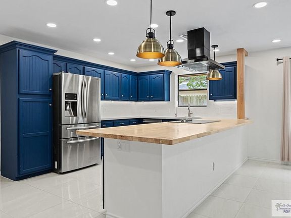 3rd image of 14 Summit Ct