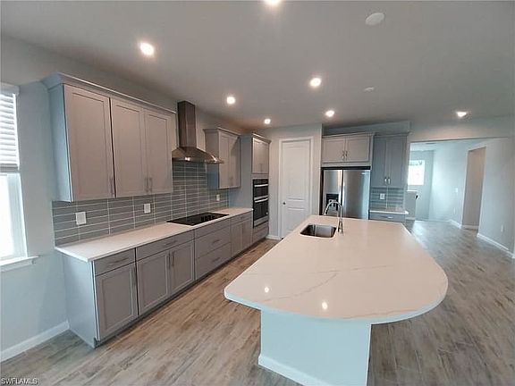 Kitchen. Whirlpool.