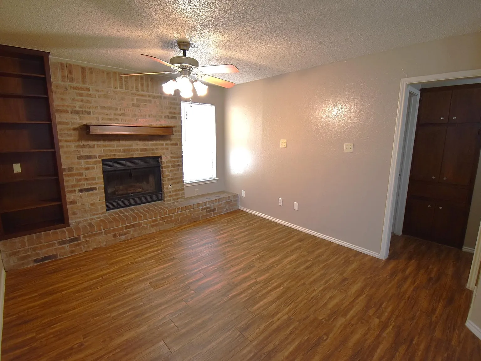 2 bed, 857 sqft, $1,295 — Photo 3