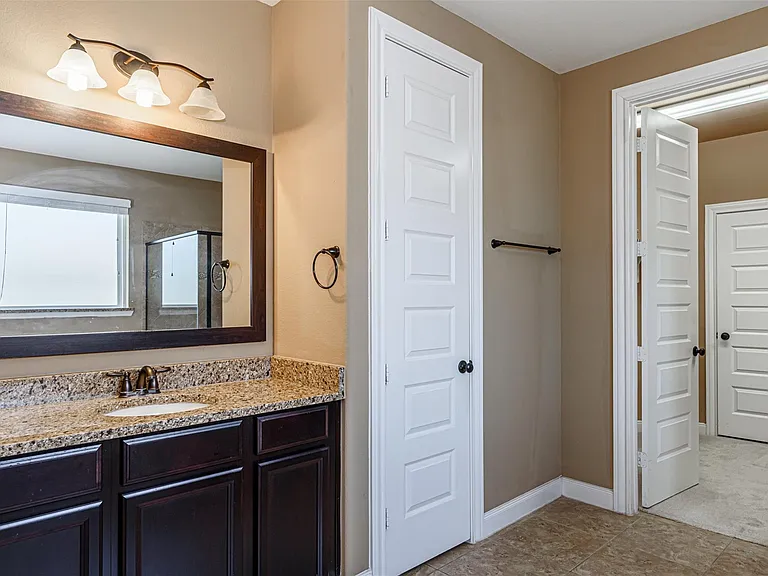 4607 Rockton Hills Ln — Photo 32