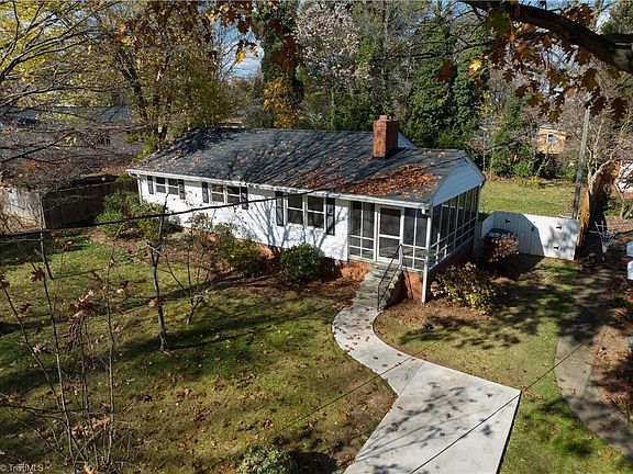 3rd image of 3816 Parkwood Dr