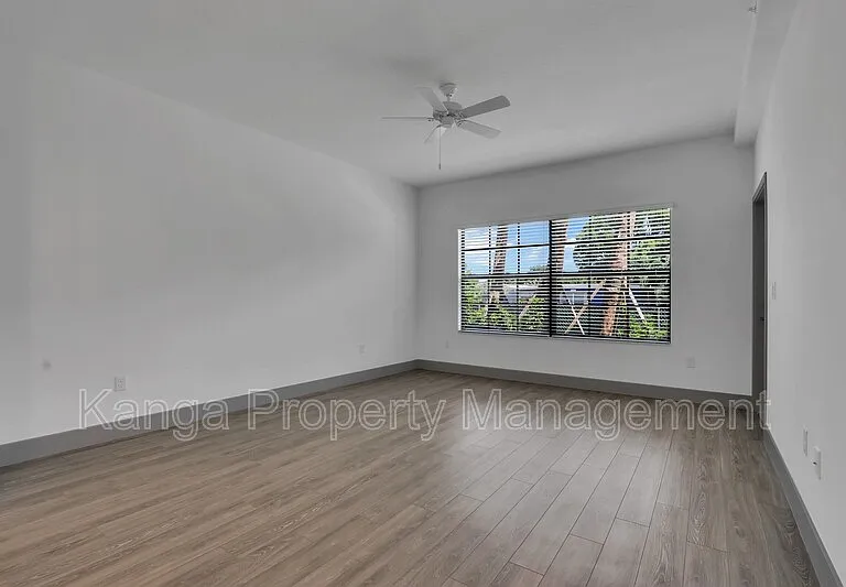 540 NE 14th Ct #103 — Photo 4
