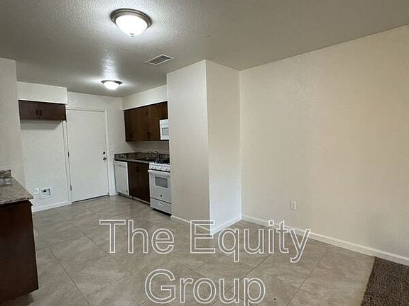5th image of 2438 W Caldwell Ave