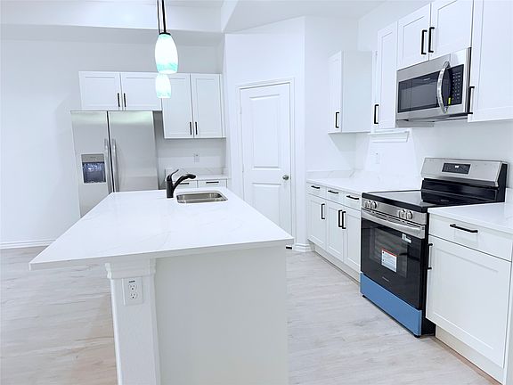 5th image of 2205 Wellington St