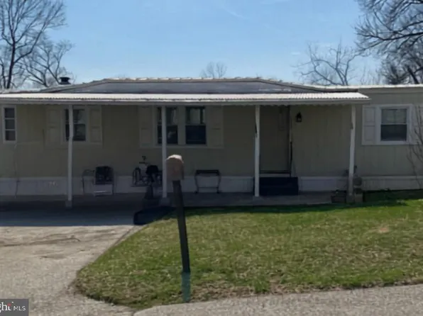 100 Bratton Dr, Norristown, PA 19403