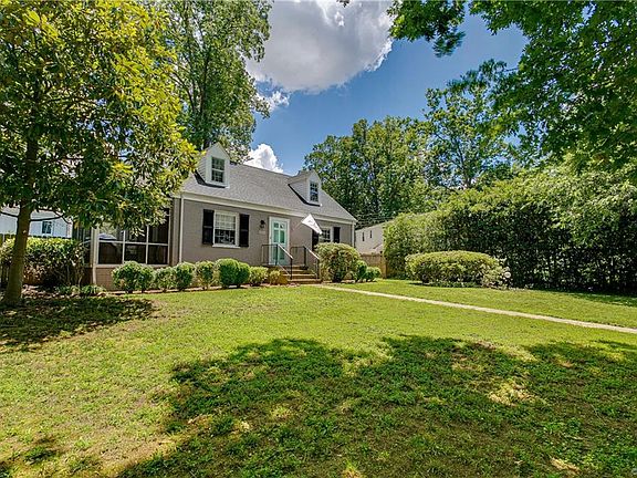 3rd image of 1003 Greenway Ln