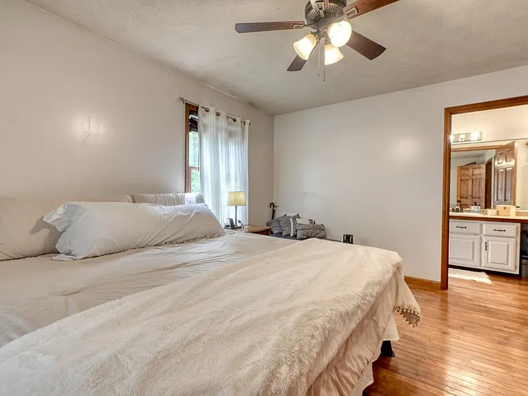 1085 Jones Creek Rd — Photo 23
