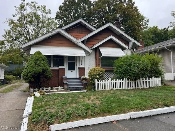 989 Harrison Ave, Akron, OH 44314