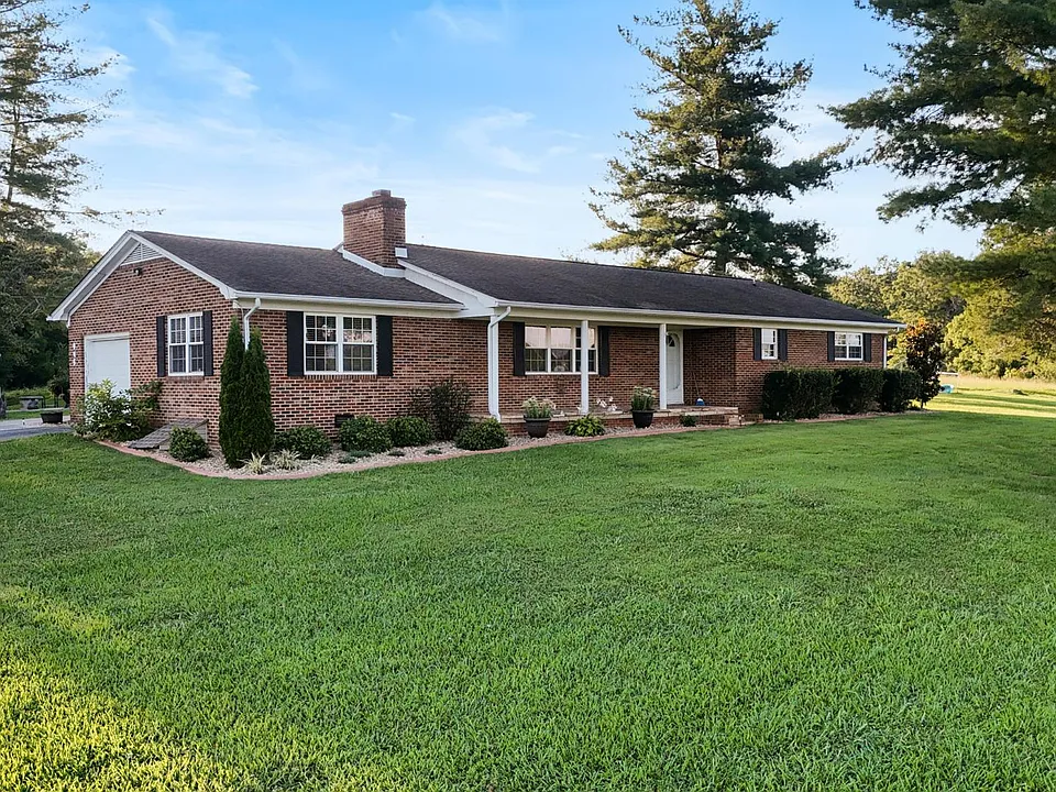 995 Leadmine Rd