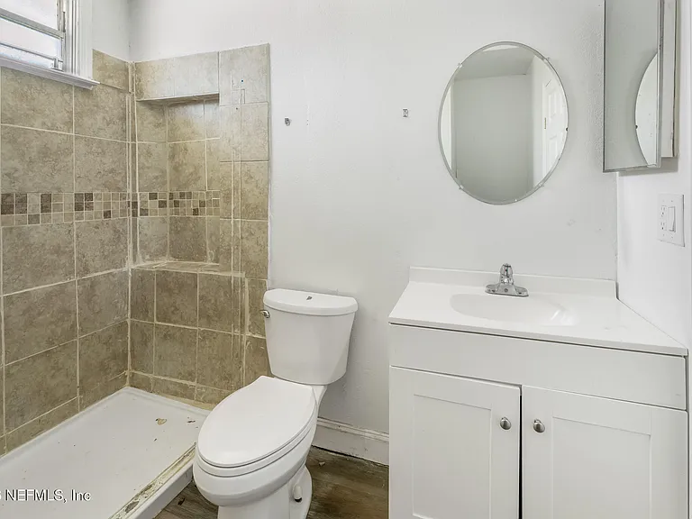 1018 W 23rd St — Photo 11