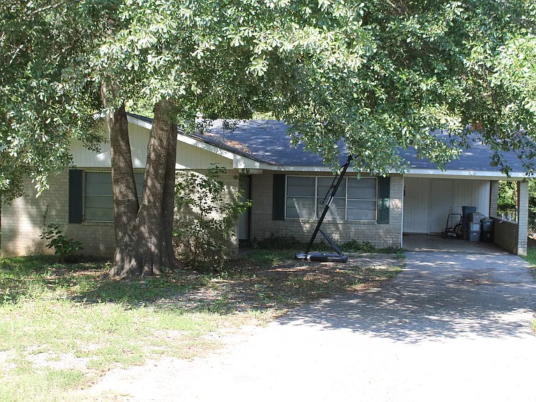 106 Hillcrest Rd — Photo 1