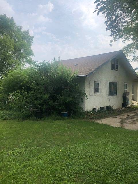 2nd image of 506 Cedar St