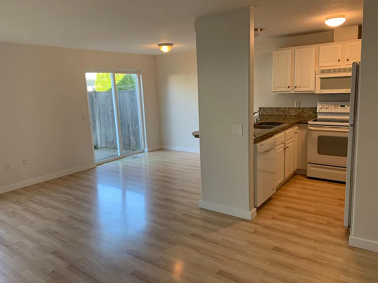 4625 NE 11th Ave — Photo 3