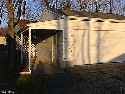 5th image of 771 Champion Ave W