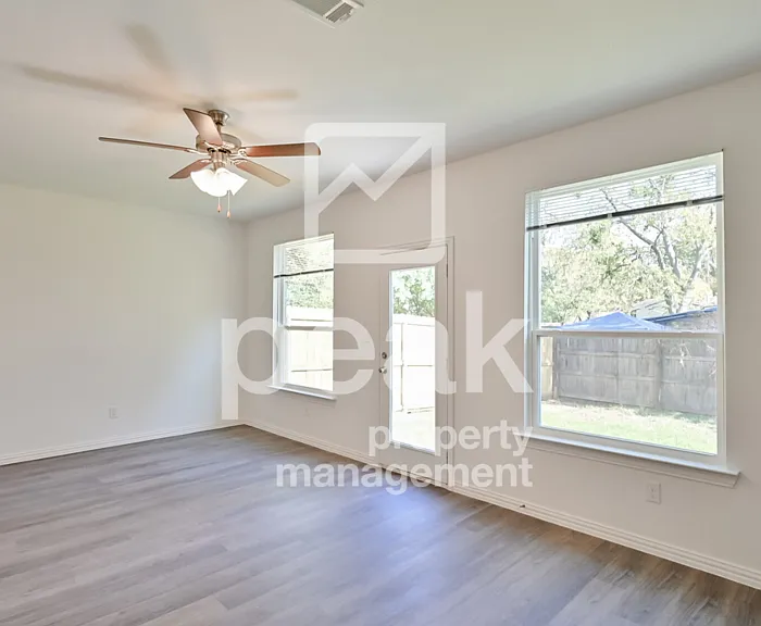 302 Byron St — Photo 23