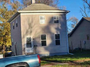 9 E 3rd St, Morris, MN 56267