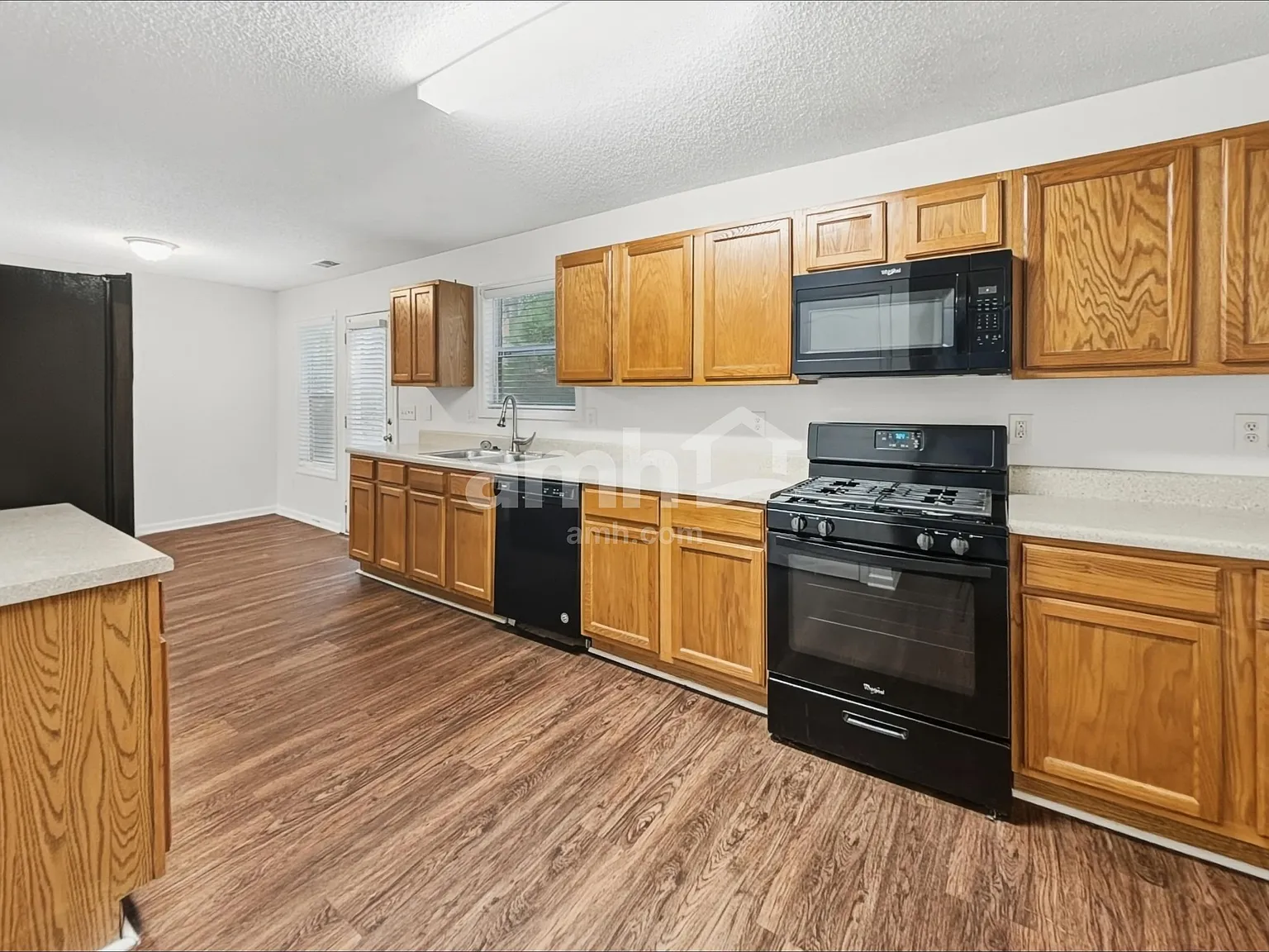 3 bed, 2.5 bath, 1520 sqft, $2,055 — Photo 3