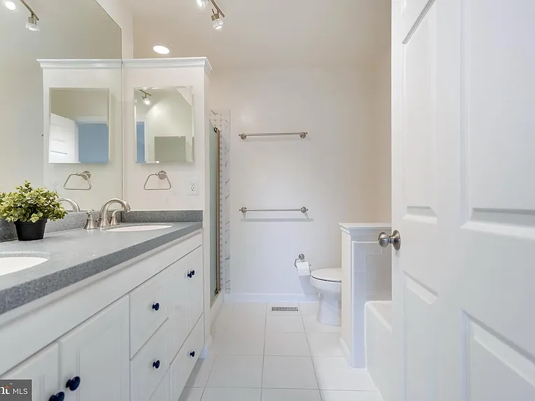 7046 Falls Reach Dr #304 — Photo 20