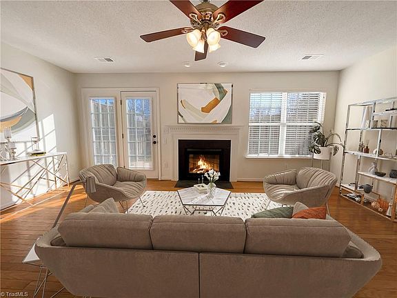 2nd image of 1306 Craven St