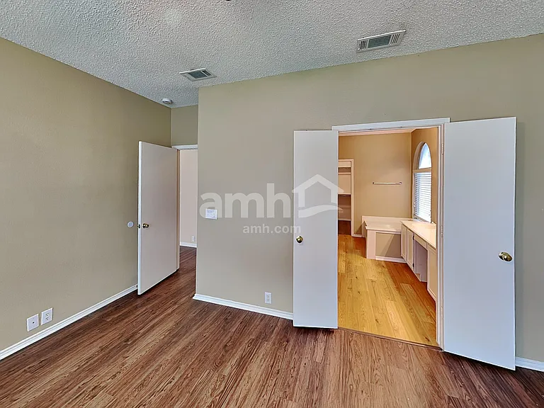 304 Double Oak Ln — Photo 11