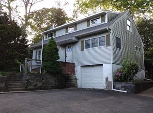 10 Overbrook St, Riverhead, NY 11901