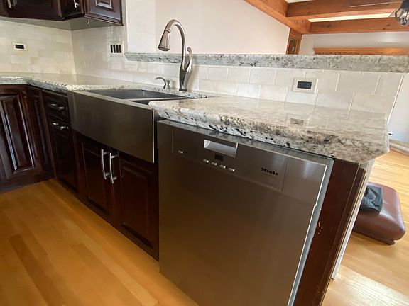 5th image of 8523 N Oleander Ave
