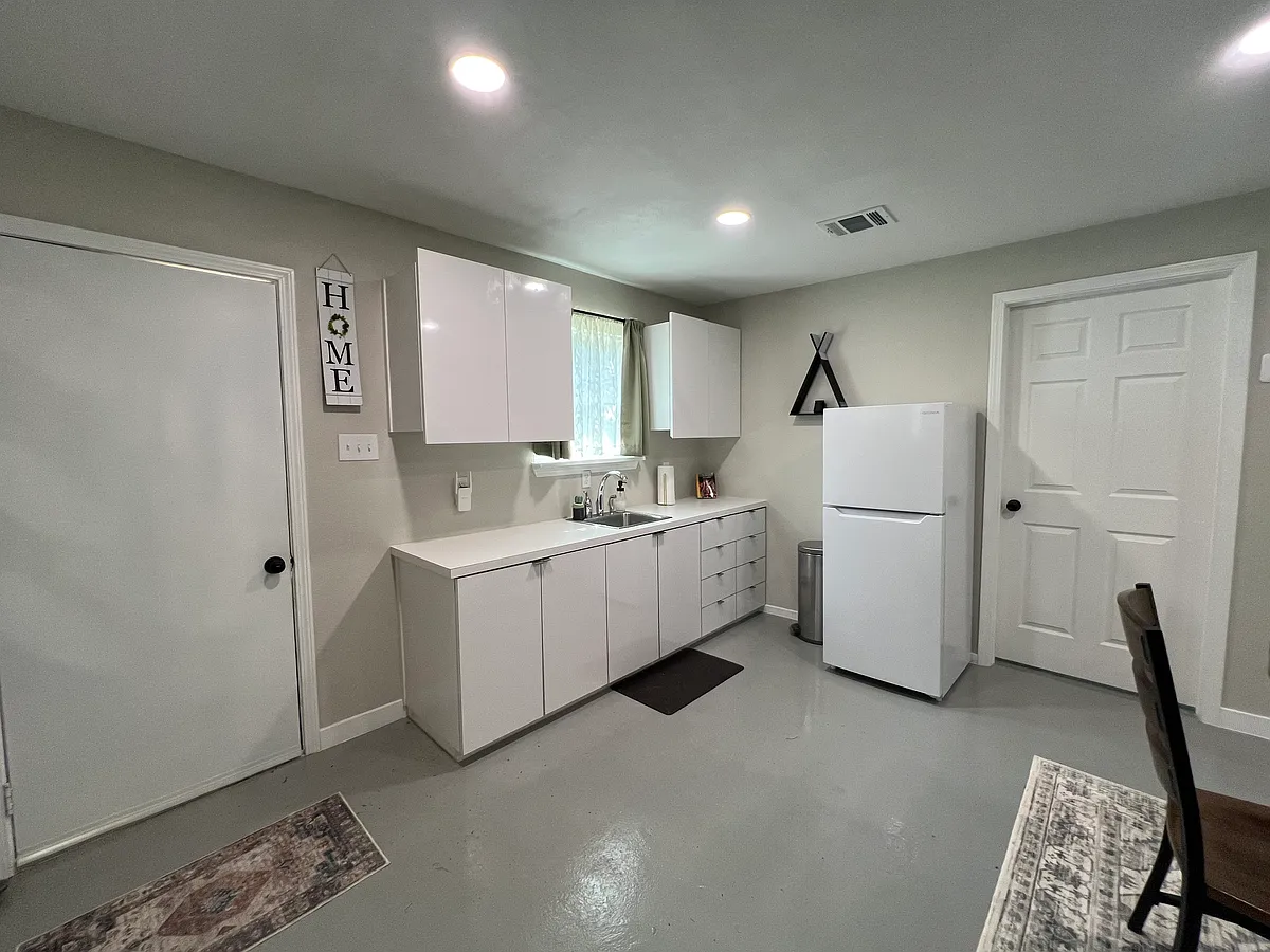 Building Photo - 18800 Forest Lane Cir