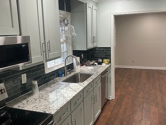 5th image of 22 Berkshire Dr NE